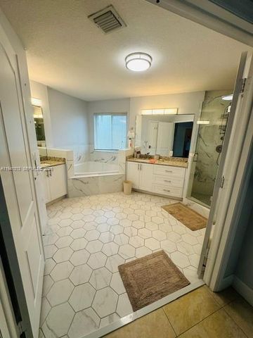 10919 NW 67th Ter, Doral, FL 33178