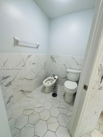 10919 NW 67th Ter, Doral, FL 33178