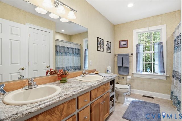 17690 Templeton Rd, Disputanta, VA 23842