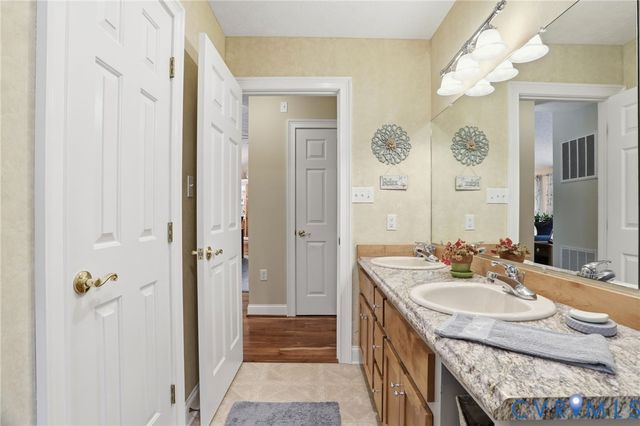 17690 Templeton Rd, Disputanta, VA 23842