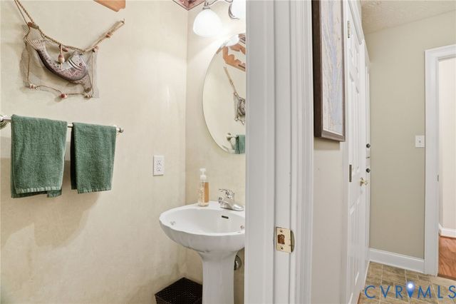 17690 Templeton Rd, Disputanta, VA 23842