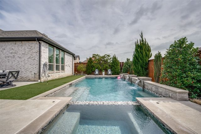 805 Haverford Lane, Lantana, TX 76226