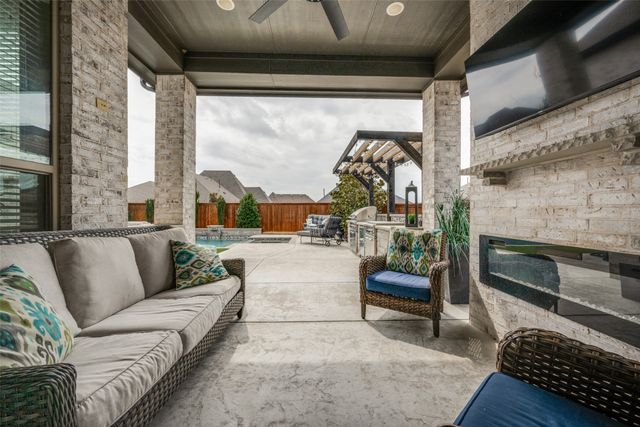 805 Haverford Lane, Lantana, TX 76226