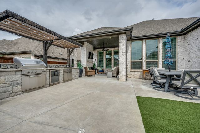 805 Haverford Lane, Lantana, TX 76226