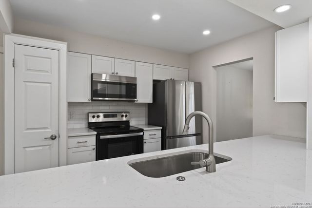 1013 North Blvd, Universal City, TX 78148