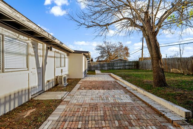 1013 North Blvd, Universal City, TX 78148