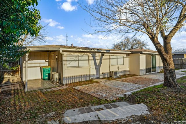 1013 North Blvd, Universal City, TX 78148