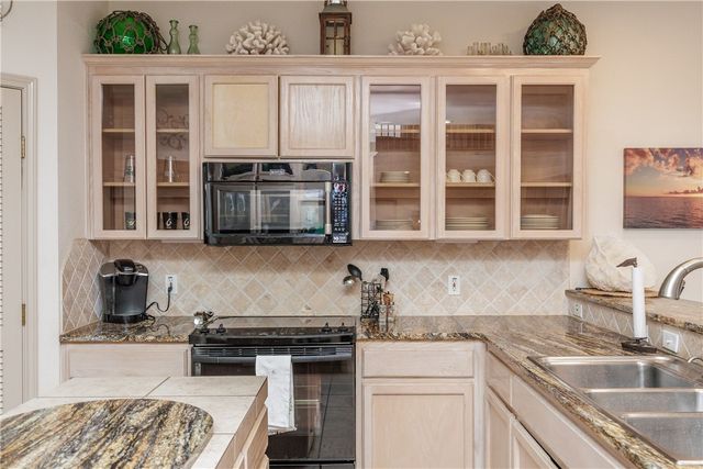 6152 Saint Denis St, Corpus Christi, TX 78414
