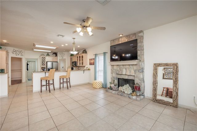 6152 Saint Denis St, Corpus Christi, TX 78414