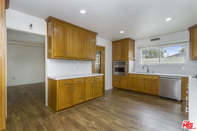 10741 Stagg Street, Sun Valley, CA 91352