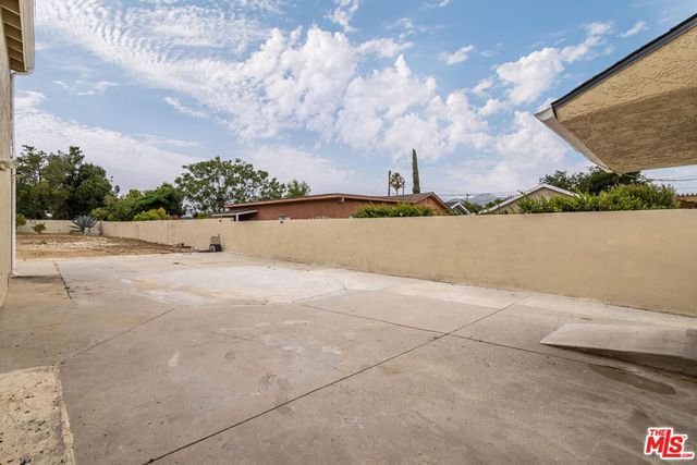 10741 Stagg Street, Sun Valley, CA 91352