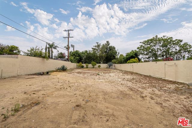 10741 Stagg Street, Sun Valley, CA 91352