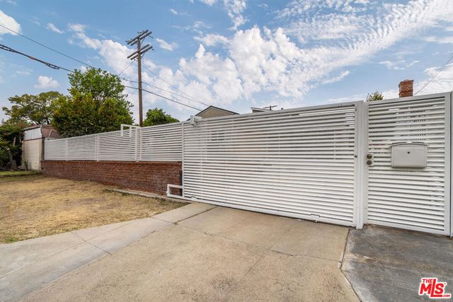10741 Stagg Street, Sun Valley, CA 91352