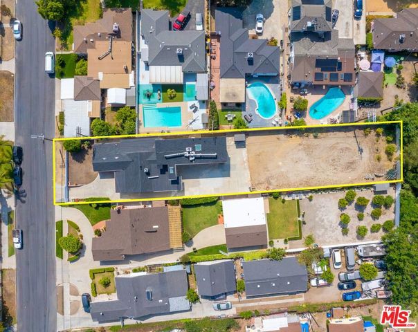 10741 Stagg Street, Sun Valley, CA 91352