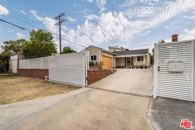 10741 Stagg Street, Sun Valley, CA 91352