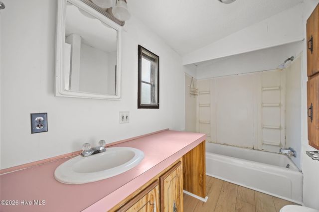 2211 Beechnut Drive, Kinston, NC 28504