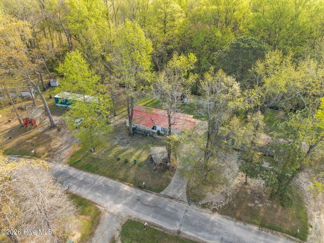 2211 Beechnut Drive, Kinston, NC 28504