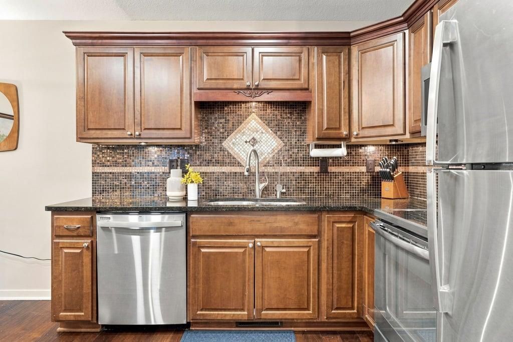 970 Pontiac Lane, Chanhassen, MN 55317 — photo 2