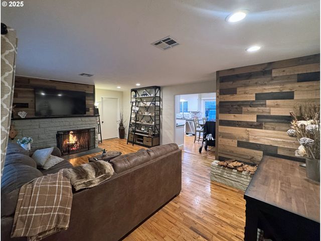 627 Richard St, Brookings, OR 97415