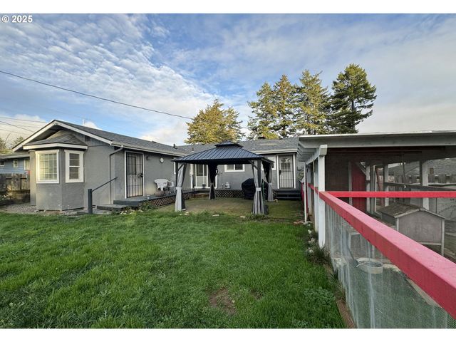 627 Richard St, Brookings, OR 97415