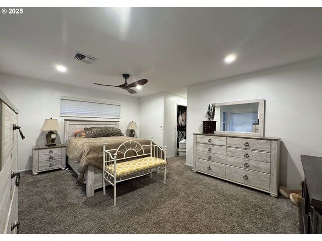 627 Richard St, Brookings, OR 97415