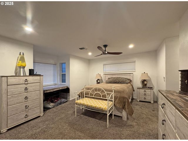 627 Richard St, Brookings, OR 97415