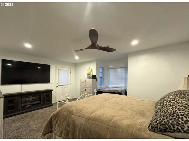 627 Richard St, Brookings, OR 97415