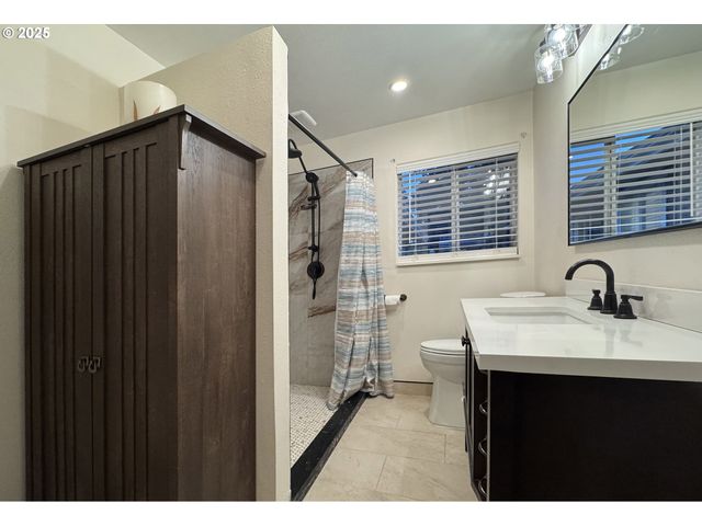 627 Richard St, Brookings, OR 97415