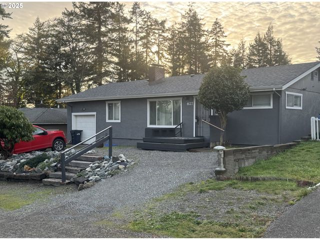 627 Richard St, Brookings, OR 97415