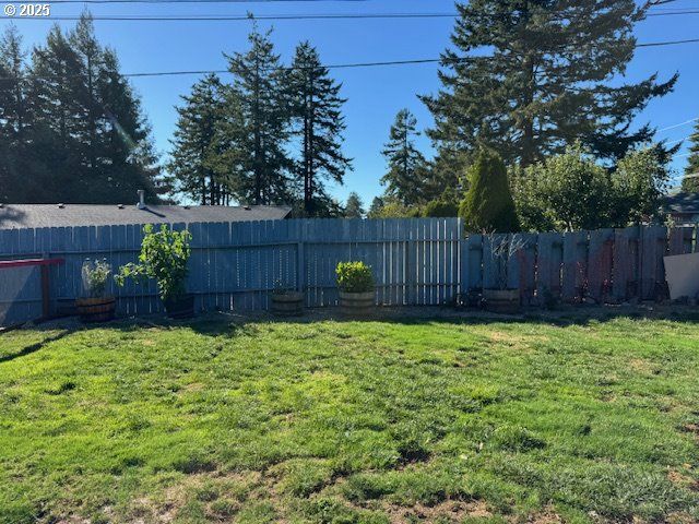 627 Richard St, Brookings, OR 97415