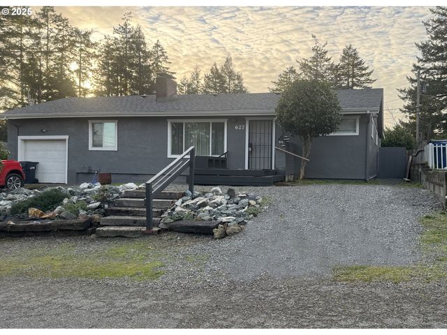 627 Richard St, Brookings, OR 97415