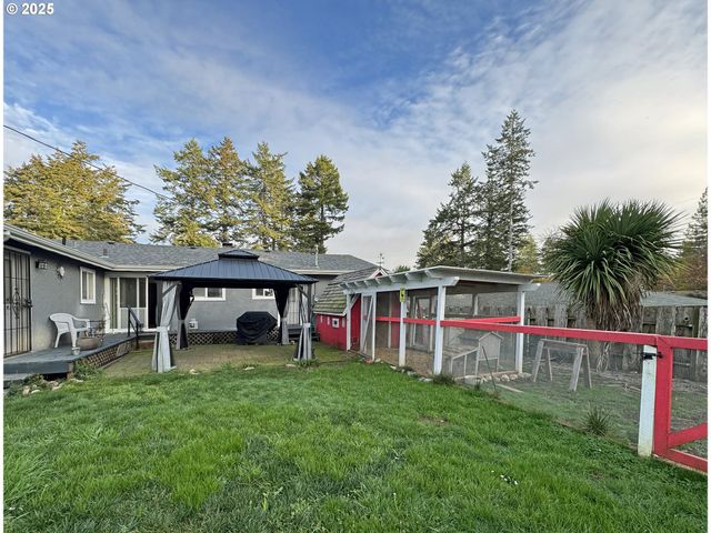 627 Richard St, Brookings, OR 97415
