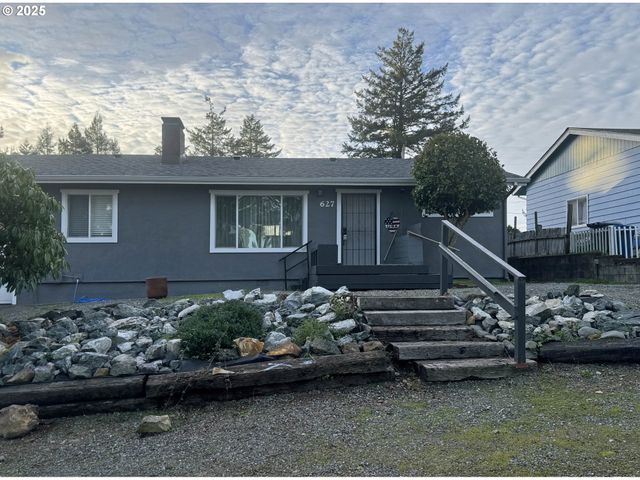 627 Richard St, Brookings, OR 97415
