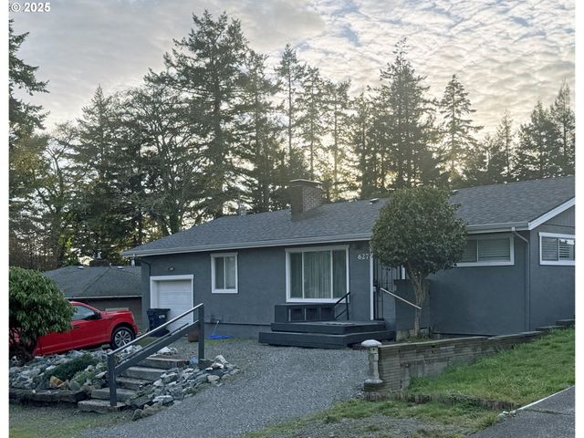 627 Richard St, Brookings, OR 97415