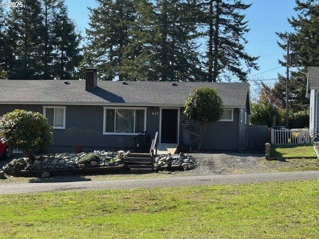 627 Richard St, Brookings, OR 97415