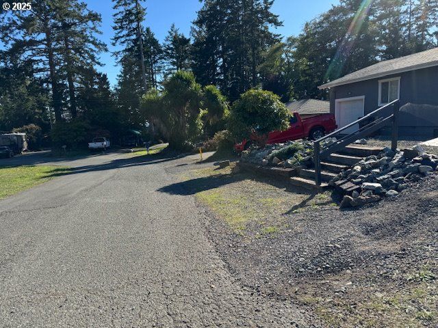 627 Richard St, Brookings, OR 97415