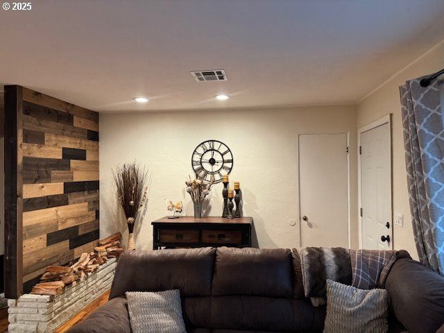 627 Richard St, Brookings, OR 97415