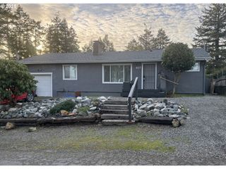 627 Richard St, Brookings, OR 97415