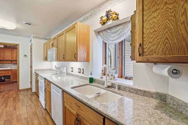 111 Elizabeth Court, Deerfield, WI 53531