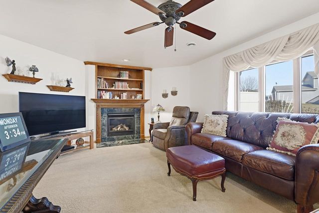 111 Elizabeth Court, Deerfield, WI 53531