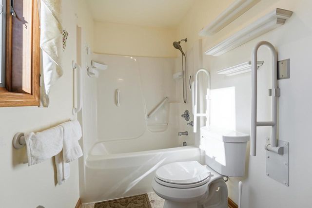 111 Elizabeth Court, Deerfield, WI 53531