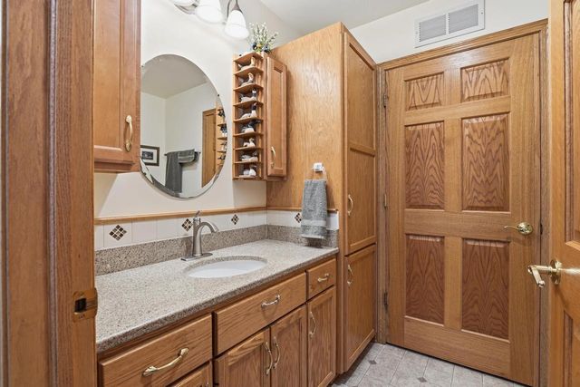 111 Elizabeth Court, Deerfield, WI 53531