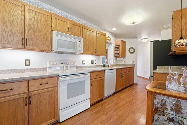 111 Elizabeth Court, Deerfield, WI 53531