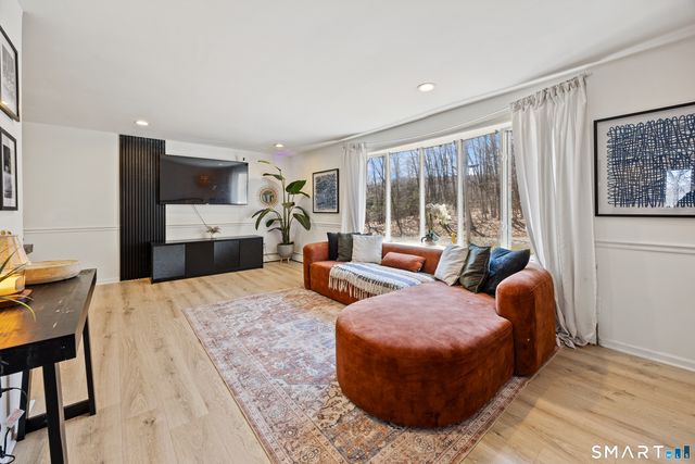 141 Old Coach Highway, Hamden, CT 06514