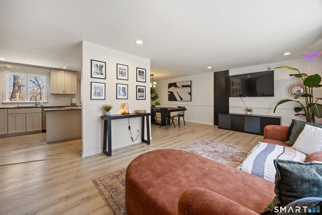 141 Old Coach Highway, Hamden, CT 06514