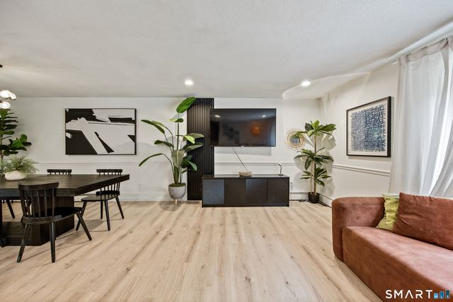 141 Old Coach Highway, Hamden, CT 06514