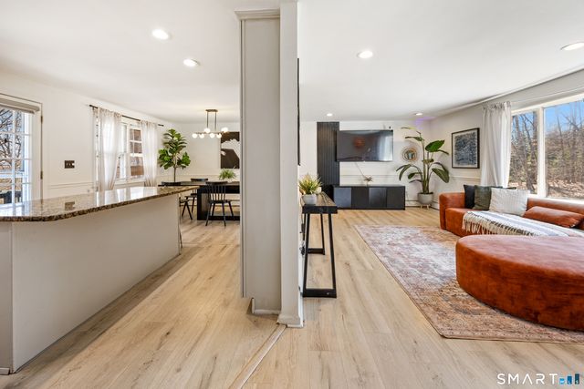 141 Old Coach Highway, Hamden, CT 06514