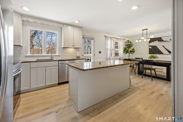 141 Old Coach Highway, Hamden, CT 06514