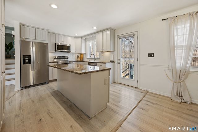 141 Old Coach Highway, Hamden, CT 06514