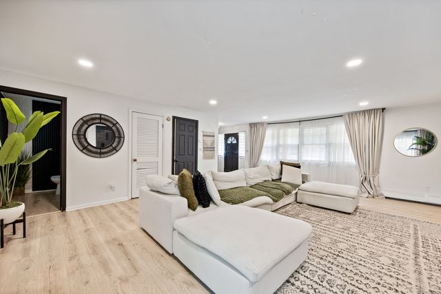 141 Old Coach Highway, Hamden, CT 06514